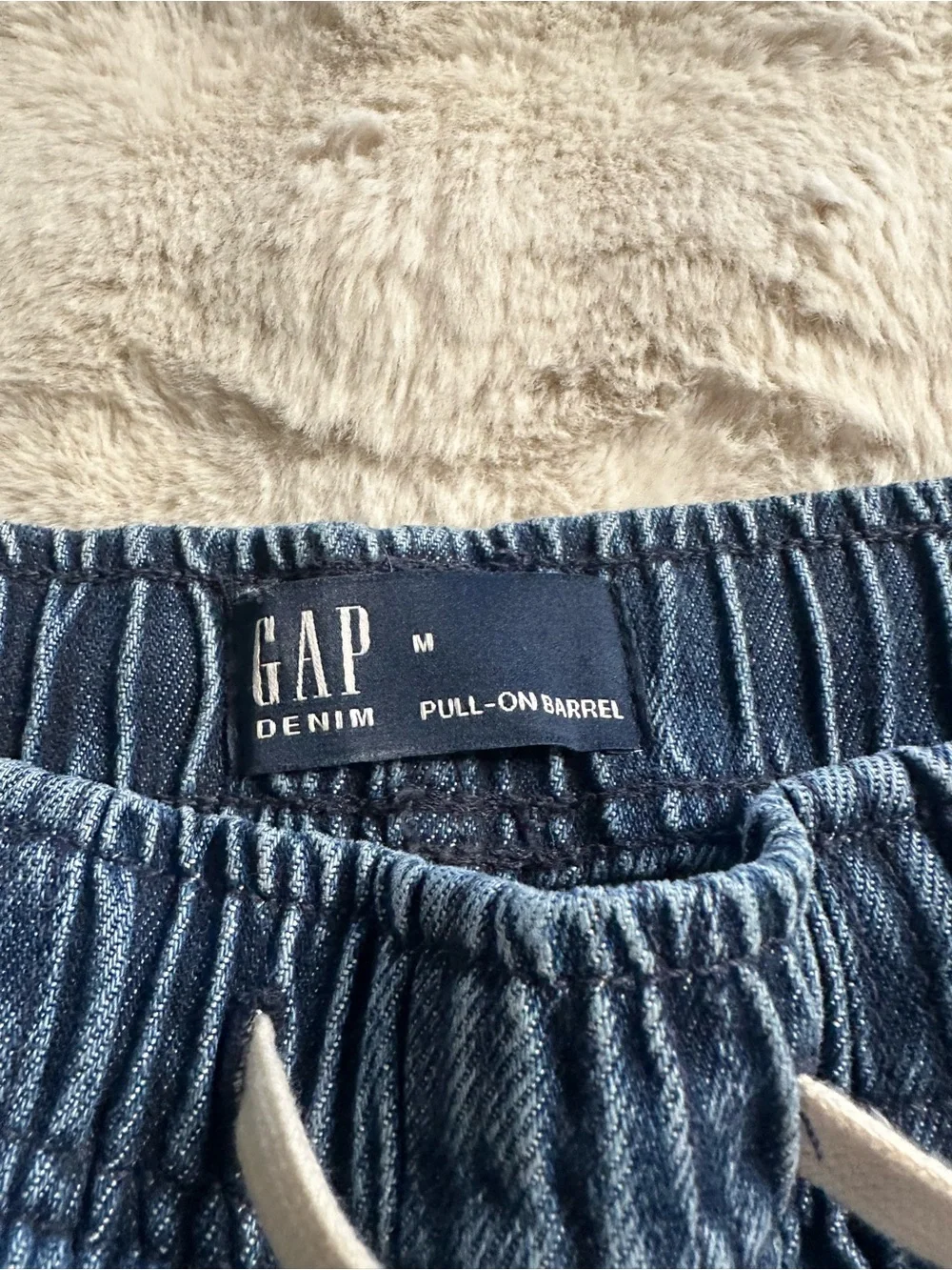 NWT Gap mid-rise Supersoft Pull-on Barrel Jeans size medium - Picture 10 of 11